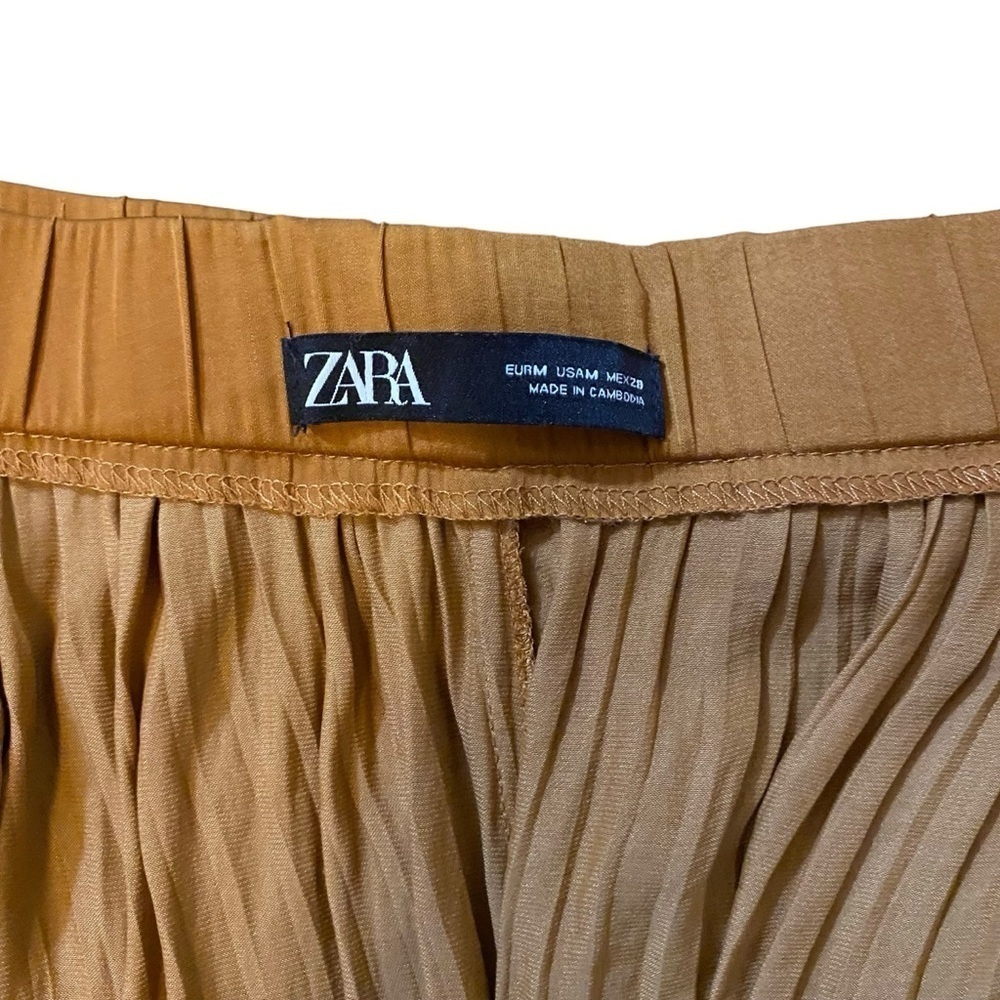 Zara Women's Pleat Short Stain Gold Color (see measurements for size) - Picture 7 of 12